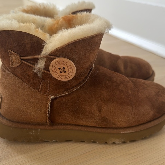 Uggs size 8 - Picture 1 of 4